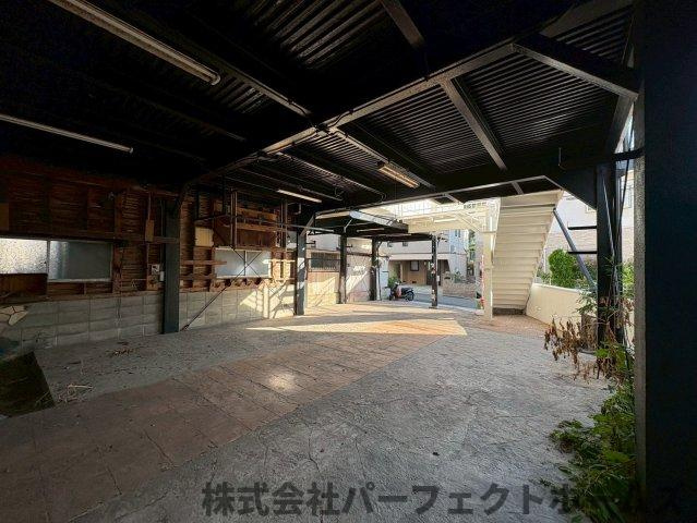 養父丘2丁目戸建の駐車場|駐車場があります