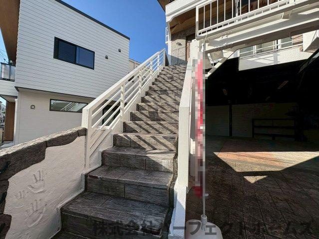 養父丘2丁目戸建のエントランス