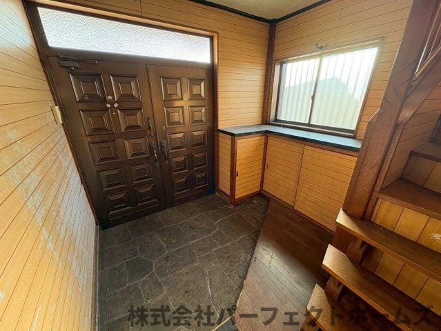 養父丘2丁目戸建の玄関|明るい玄関です