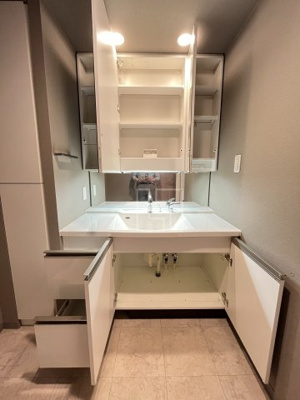 【洗面所】 | プレサンスレジェンド堺筋本町タワー | プレサンスレジェンド堺筋本町タワー　洗面台収納