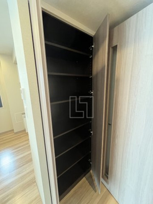 【収納】 | プレサンスレジェンド堺筋本町タワー | プレサンスレジェンド堺筋本町タワー　クローゼット