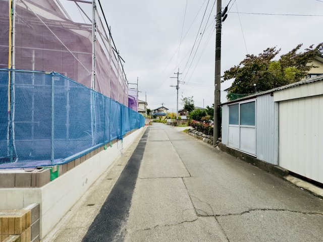 北群馬郡吉岡町漆原第1　２号棟(全２棟)　クリエートの家　新築建売分譲の前面道路含む現地写真