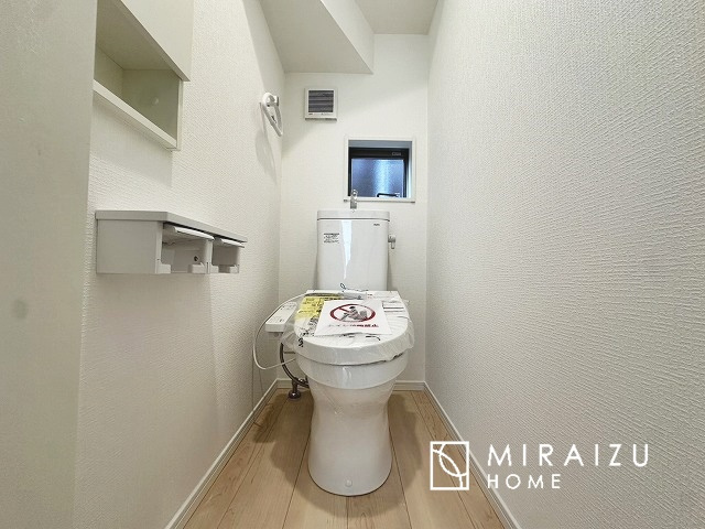 【トイレ】 | おしり洗浄、ビデ洗浄、暖房便座の機能を標準装備。トイレットペーパーの無駄遣いを防ぎ、肌を傷つける心配がありません♪