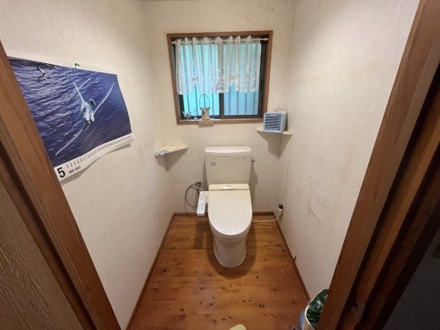 串間市大字西方の中古一戸建|ウォシュレット付きの水洗トイレが設置されています