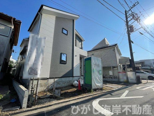 藤沢市本鵠沼１丁目　新築戸建の前面道路含む現地写真|9月12日撮影　外構工事中　現地外観