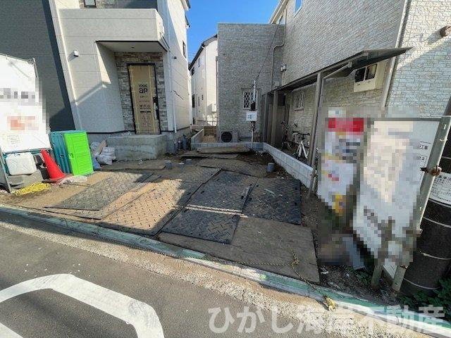 藤沢市本鵠沼１丁目　新築戸建の駐車場|9月12日撮影　外構工事中　駐車スペース