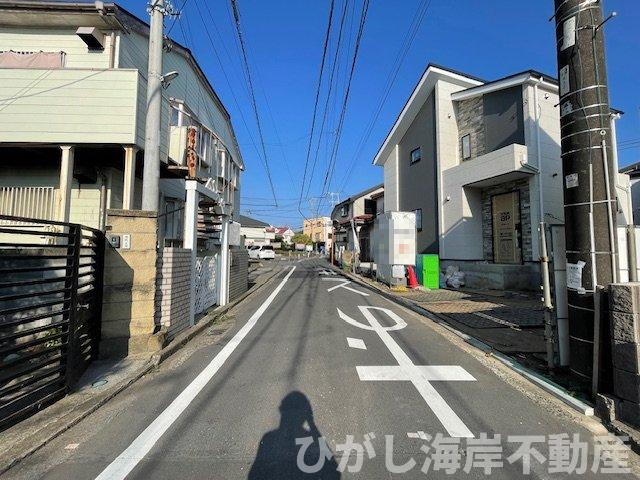 藤沢市本鵠沼１丁目　新築戸建の前面道路含む現地写真|9月12日撮影　外構工事中　現地外観