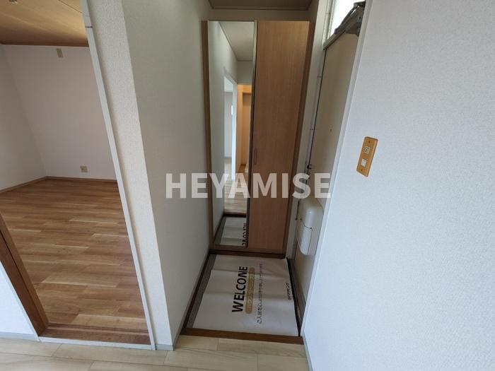 プレジール堀溝A棟の玄関