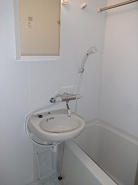 新品家具付きマンション関町北16(KaGood東京)の浴室