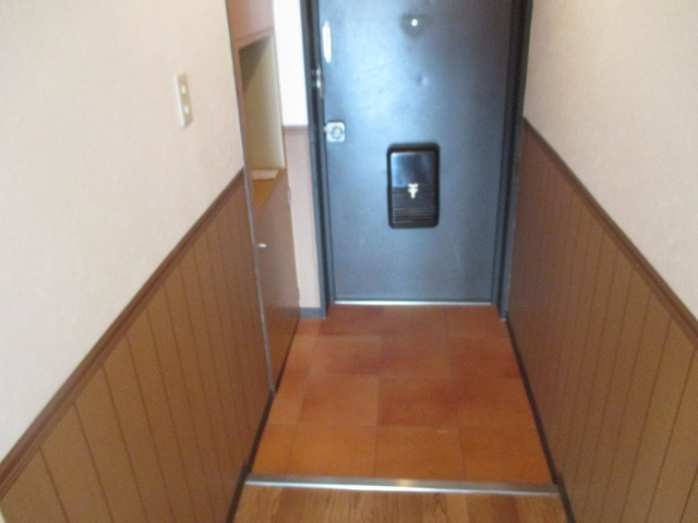 玄関にはシューズボックスがあります
