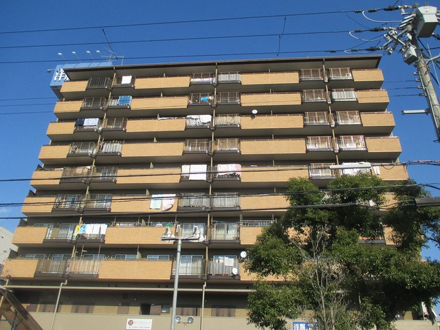 外観タイル張りのモダンな造りです