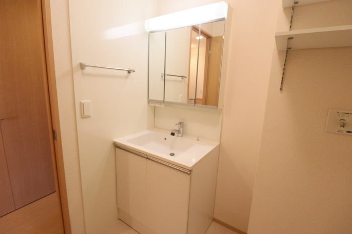 ひたち野 Merry.Palの洗面所|洗髪洗面化粧台（三面鏡）