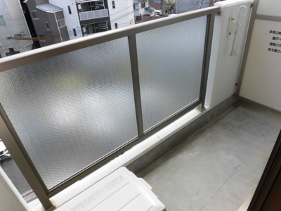 【バルコニー】 | レジデンスヤマキ | 外干しのできる日当たり良好のバルコニーです