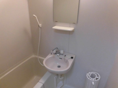 【洗面所】 | レジデンスヤマキ | 浴室内の洗面台です