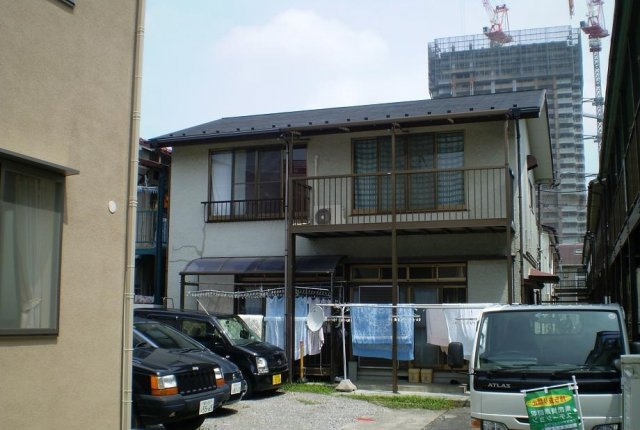 興栄ハイツ駐車場の外観