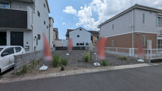 右・嵯峨野東田町２号地の前面道路含む現地写真