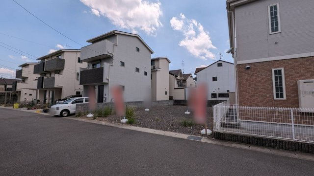右・嵯峨野東田町２号地の前面道路含む現地写真