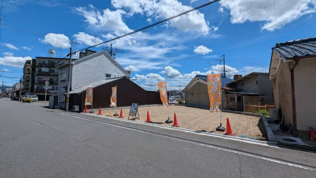 吉祥院西浦町【A号地】建築条件付土地の周辺|現地更地でございます！前道８mあるので、駐車ラクラク♪
