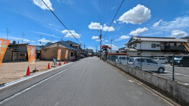 吉祥院西浦町【A号地】建築条件付土地の周辺|現地更地でございます！前道８mあるので、駐車ラクラク♪