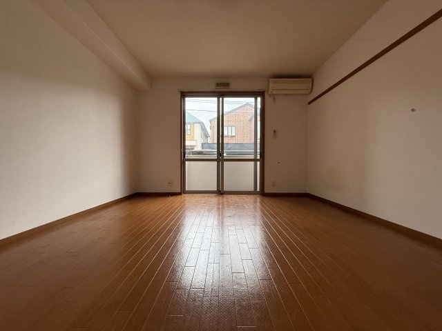 ヴィラコート服部の居間・リビング