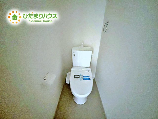 【寝室】 | 石岡市茨城1期　新築戸建　2号棟 | ゆとりのあるクローゼットが付いているので、お部屋もスッキリ片付き、朝の身支度もスムーズにできます。バルコニーと繋がるお部屋ですのでお布団などの大きな洗濯物もそのまま干して便利♪