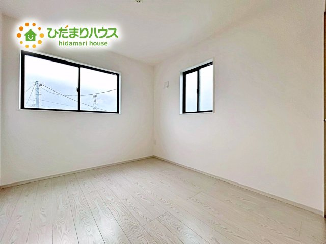 【洋室】 | 石岡市茨城1期　新築戸建　2号棟 | 机にベットを置けば子供部屋の完成です！