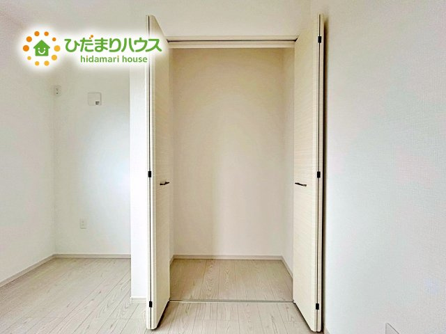 【キッチン】 | 石岡市茨城1期　新築戸建　2号棟 | 3口コンロと収納豊富なキッチンで、ママの毎日のお料理もはかどります☆