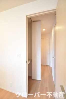 【内装】 | シャンゼリーゼ | 廊下（物入あり）