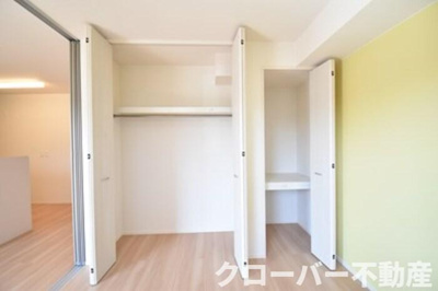 【洋室】 | シャンゼリーゼ | クローゼット（南洋室）