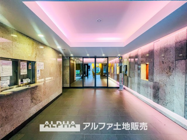 パレステージ中神のエントランス|【Entrance】
◆エントランス◆管理の行き届いた綺麗なエントランスは、扉を開けると温もりと幸せと楽しさいっぱいの我が家に帰ってきたんだなと落ち着く瞬間。