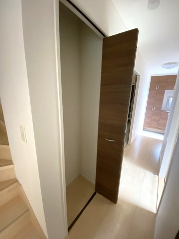 東金市滝中古戸建の収納