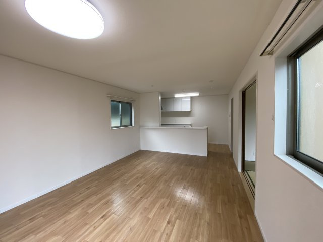 東金市滝中古戸建の居間・リビング