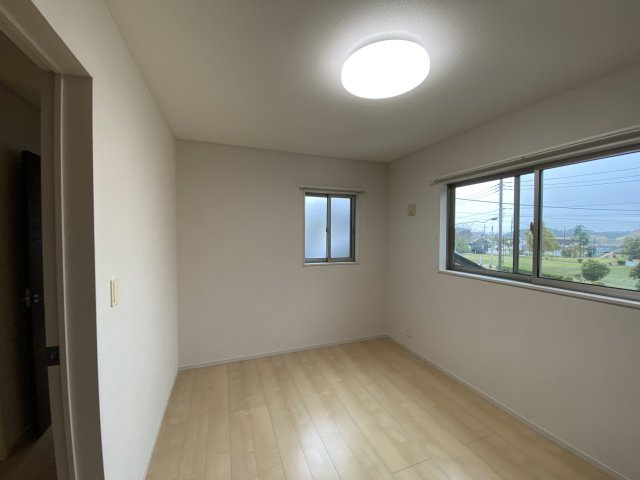 東金市滝中古戸建の洋室