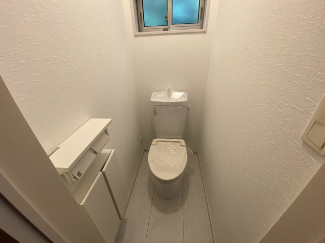 東金市滝中古戸建のトイレ|2階