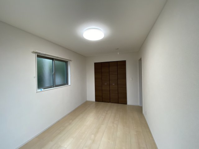 東金市滝中古戸建の洋室