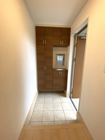 東金市滝中古戸建の玄関