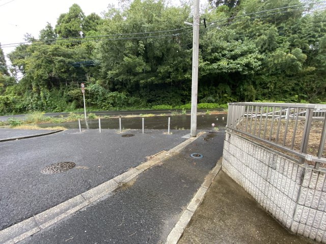 東金市滝中古戸建の前面道路含む現地写真