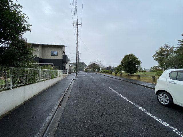東金市滝中古戸建の前面道路含む現地写真