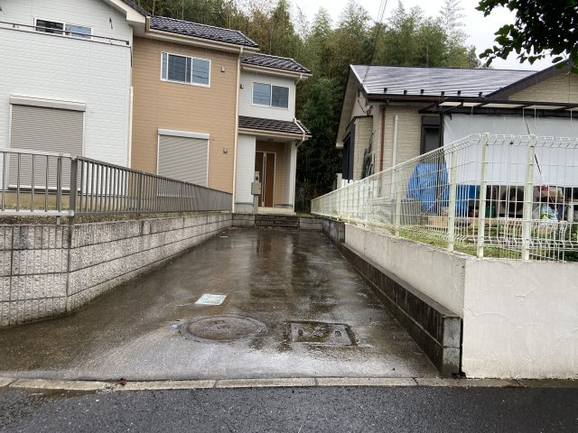 東金市滝中古戸建の駐車場