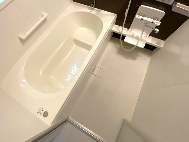 東金市滝中古戸建の浴室