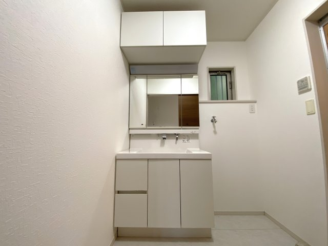 東金市滝中古戸建の独立洗面台