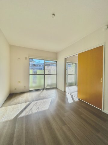 ソレーユ牧の原の居間・リビング