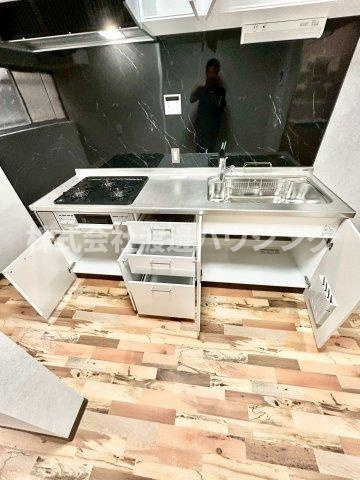 花園東町１丁目テラスハウスのキッチン|キッチン下収納