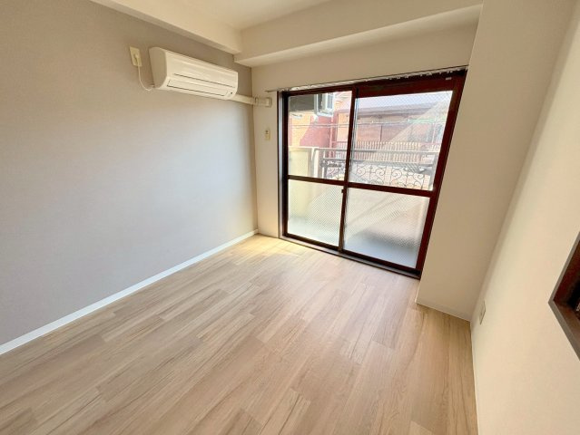 ヴィラ・リベルテ下新庄の居間・リビング