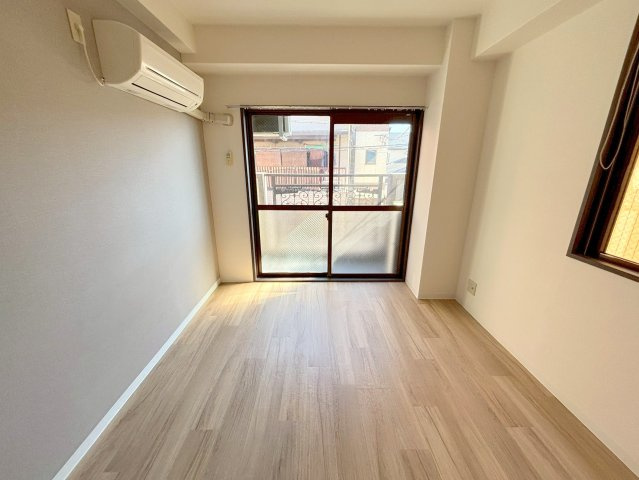 ヴィラ・リベルテ下新庄の居間・リビング