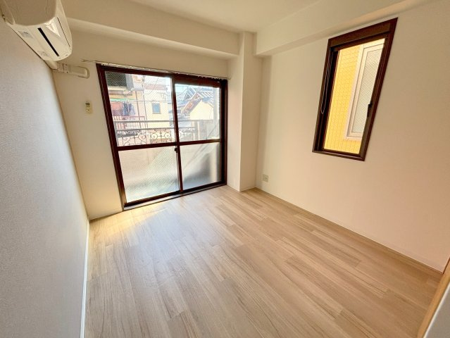 ヴィラ・リベルテ下新庄の居間・リビング