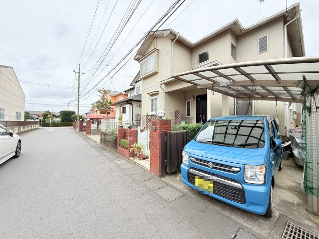 かすみがうら市稲吉南中古住宅の前面道路含む現地写真
