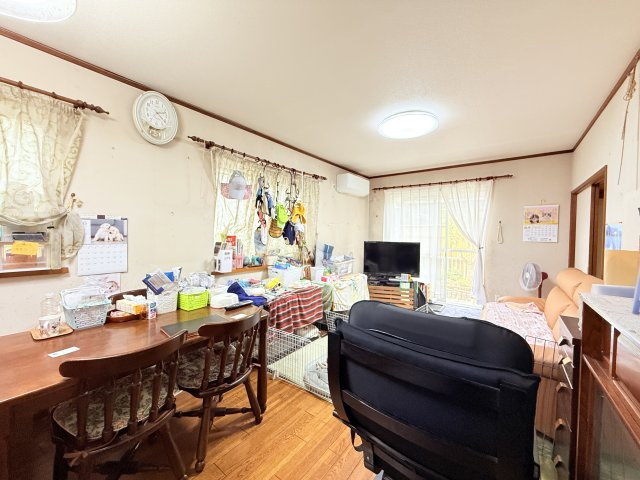 かすみがうら市稲吉南中古住宅の居間・リビング