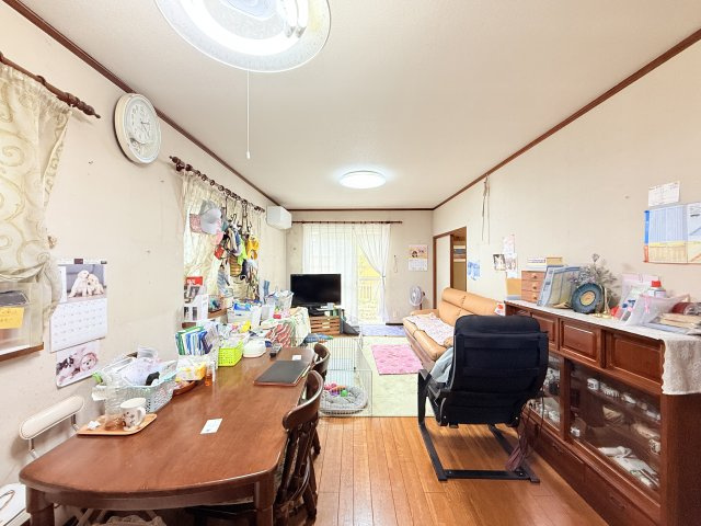 かすみがうら市稲吉南中古住宅の居間・リビング