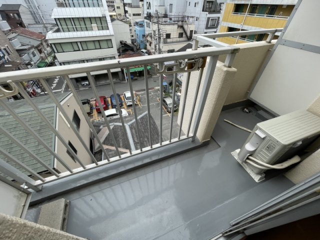 メゾン三宮のバルコニー